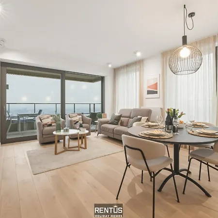 O Searys - Stylish With Stadium View In