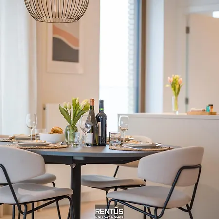 O Searys - Stylish With Stadium View In *