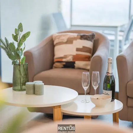 O Searys - Stylish With Stadium View In * オステンド
